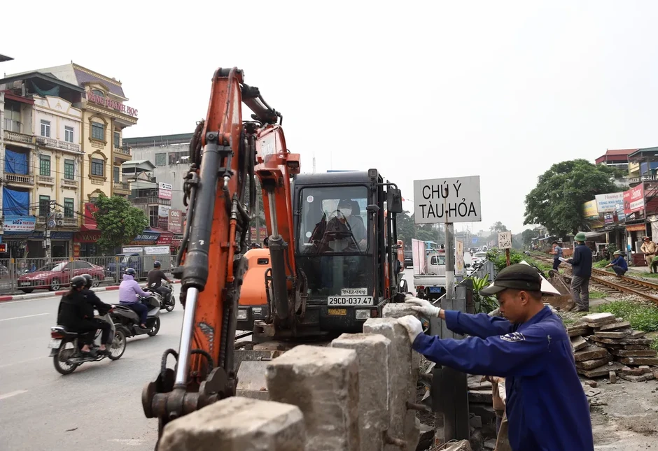 Hà Nội xóa hàng loạt lối đi tự mở qua đường sắt Hà Nội xóa hàng loạt lối đi tự mở qua đường sắt
