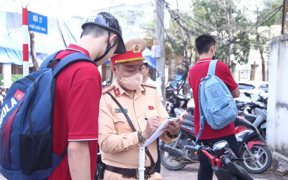 Hà Nội: Xử lý 1.136 học sinh vi phạm giao thông trong tháng 3/2026 Hà Nội: Xử lý 1.136 học sinh vi phạm giao thông trong tháng 3/2026