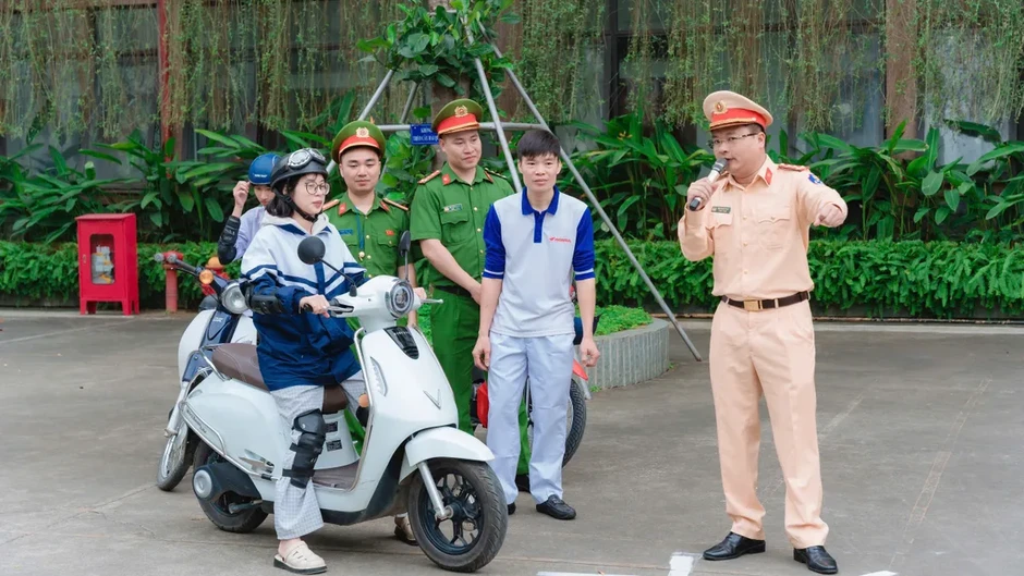 Hà Nội: Xử lý 1.136 học sinh vi phạm giao thông trong tháng 3/2026 Hà Nội: Xử lý 1.136 học sinh vi phạm giao thông trong tháng 3/2026