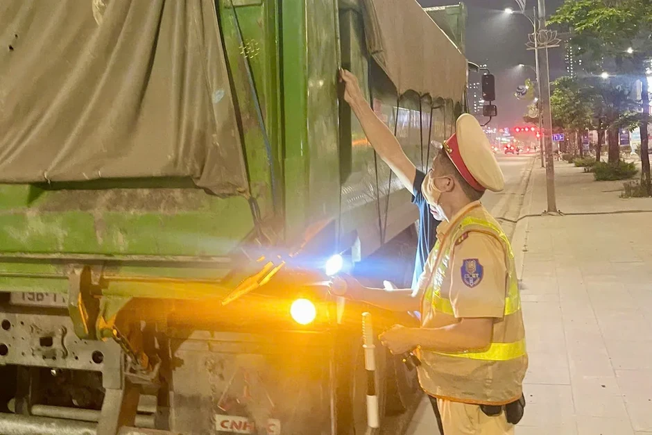 Hà Nội: Xử lý 915 xe tải vi phạm trật tự an toàn giao thông đầu tháng 4