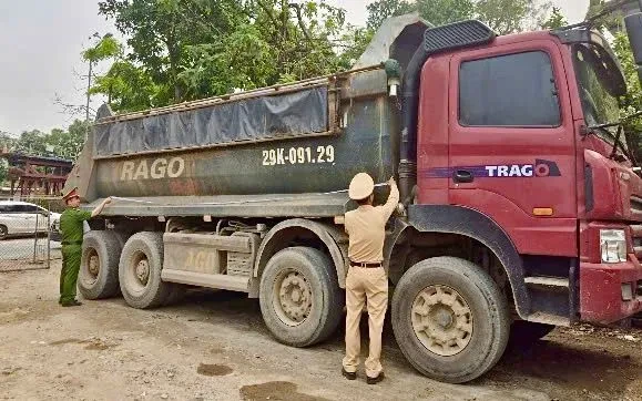 Hà Nội: Xử lý 915 xe tải vi phạm trật tự an toàn giao thông đầu tháng 4