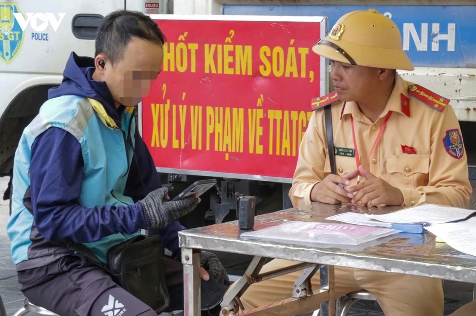 Hà Nội xử lý gần 200 trường hợp cố tình băng qua đường sắt Hà Nội xử lý gần 200 trường hợp cố tình băng qua đường sắt