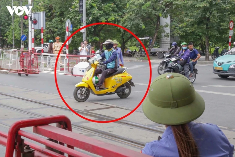 Hà Nội xử lý gần 200 trường hợp cố tình băng qua đường sắt Hà Nội xử lý gần 200 trường hợp cố tình băng qua đường sắt