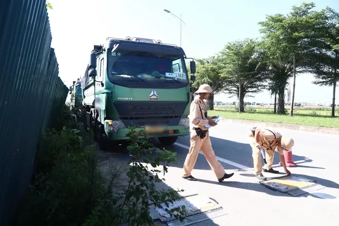 Hà Nội xử lý hơn 1.600 xe tải, xe đầu kéo vi phạm trong 20 ngày Hà Nội xử lý hơn 1.600 xe tải, xe đầu kéo vi phạm trong 20 ngày