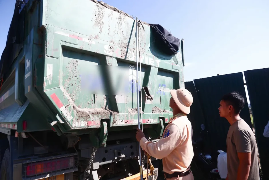 Hà Nội xử lý hơn 1.600 xe tải, xe đầu kéo vi phạm trong 20 ngày Hà Nội xử lý hơn 1.600 xe tải, xe đầu kéo vi phạm trong 20 ngày