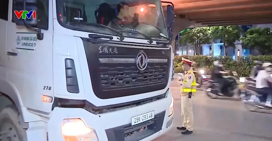 Hà Nội xử lý nghiêm xe tải hoạt động vào giờ cấm Hà Nội xử lý nghiêm xe tải hoạt động vào giờ cấm