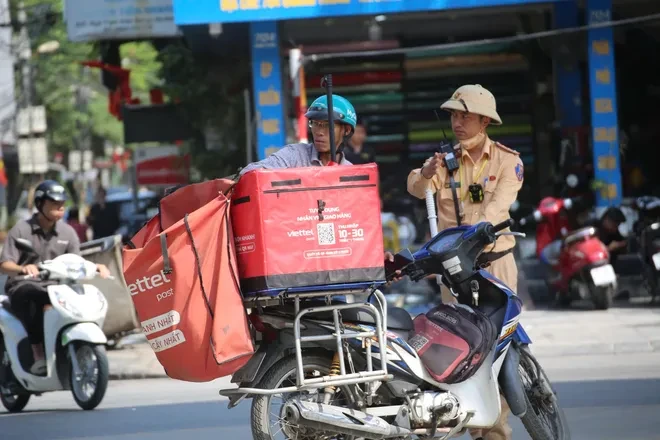 Hà Nội: Xử lý xe tự chế, xe chở hàng cồng kềnh trên Quốc lộ 6 Hà Nội: Xử lý xe tự chế, xe chở hàng cồng kềnh trên Quốc lộ 6