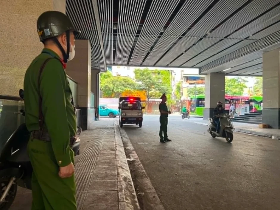 Hà Nội: Xử phạt bãi xe không phép tại ga đường sắt trên cao Cát Linh Hà Nội: Xử phạt bãi xe không phép tại ga đường sắt trên cao Cát Linh