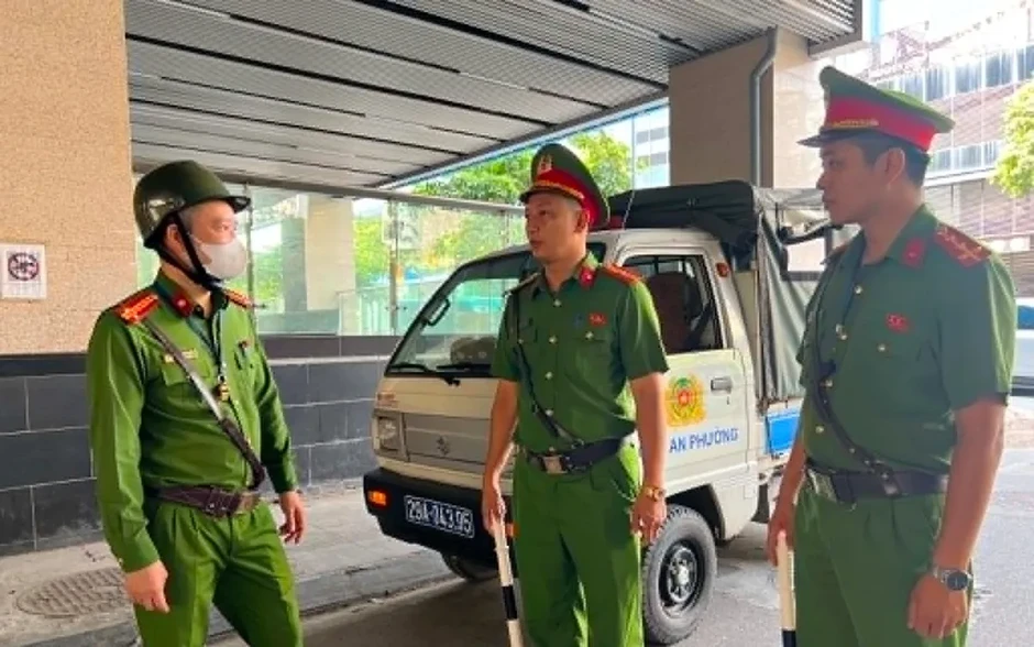 Hà Nội: Xử phạt bãi xe không phép tại ga đường sắt trên cao Cát Linh Hà Nội: Xử phạt bãi xe không phép tại ga đường sắt trên cao Cát Linh