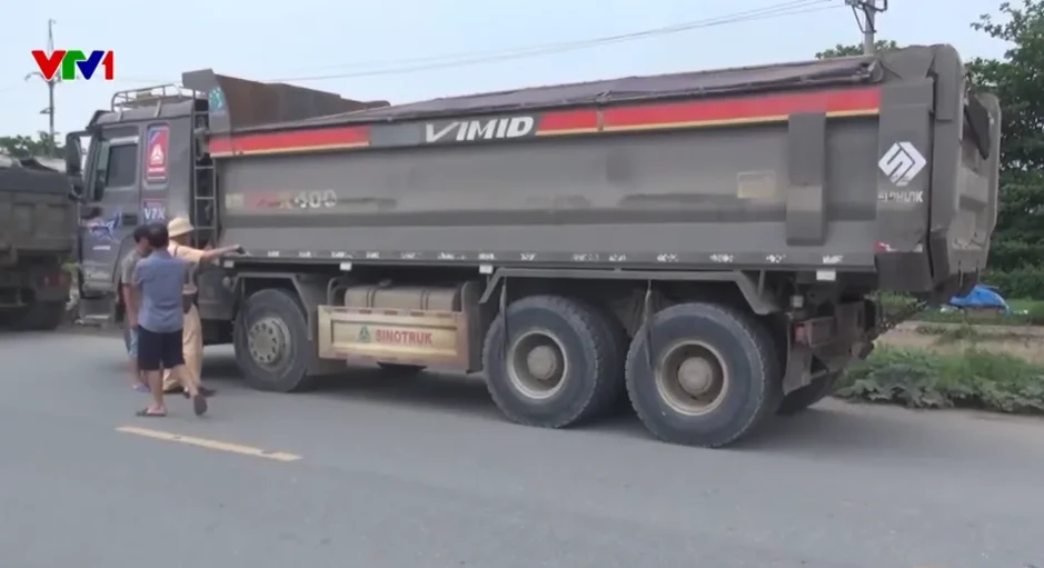 Hà Nội xử phạt gần 2,4 tỷ đồng xe chở vật liệu vi phạm Hà Nội xử phạt gần 2,4 tỷ đồng xe chở vật liệu vi phạm