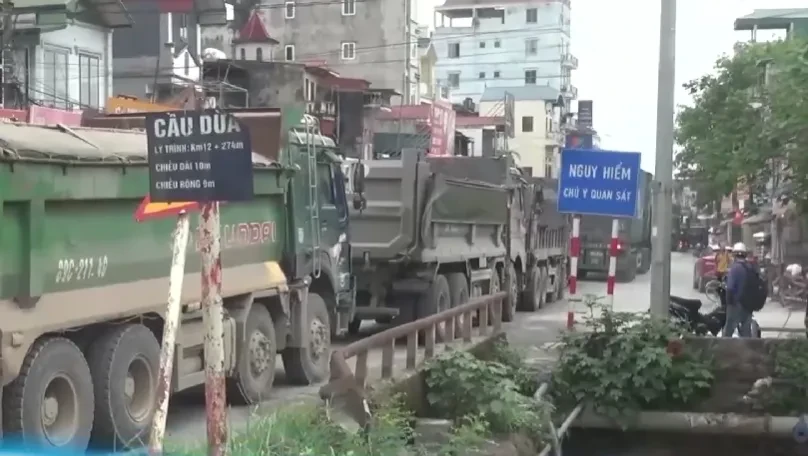 Hà Nội xử phạt gần 2,4 tỷ đồng xe chở vật liệu vi phạm Hà Nội xử phạt gần 2,4 tỷ đồng xe chở vật liệu vi phạm