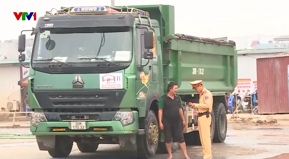 Hà Nội: Xử phạt hàng trăm lái xe cơi nới thùng, chở quá tải trong 2 tháng Hà Nội: Xử phạt hàng trăm lái xe cơi nới thùng, chở quá tải trong 2 tháng