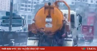 Hà Nội: Xử phạt tài xế để nước thải chảy xuống đường Vành đai 3 trên cao