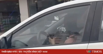 Hà Nội: Xử phạt tài xế sử dụng điện thoại khi đang lái xe