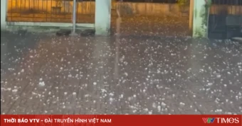 Hà Nội xuất hiện mưa đá kèm dông lốc, gió giật mạnh