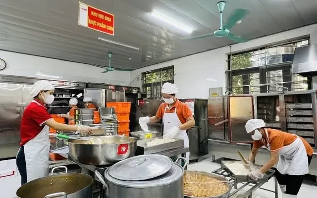 Hà Nội yêu cầu rà soát toàn bộ quy trình tổ chức bữa ăn bán trú sau vụ thịt lợn bệnh lọt vào trường học Hà Nội yêu cầu rà soát toàn bộ quy trình tổ chức bữa ăn bán trú sau vụ thịt lợn bệnh lọt vào trường học