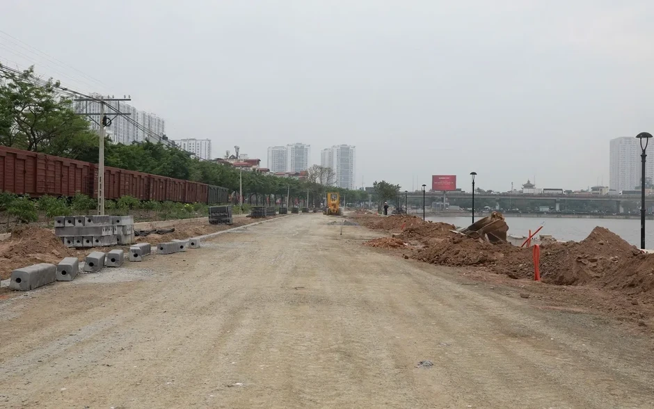 Hà Nội: Yêu cầu thông xe sớm tuyến đường giáp đường sắt và hồ Linh Đàm Hà Nội: Yêu cầu thông xe sớm tuyến đường giáp đường sắt và hồ Linh Đàm