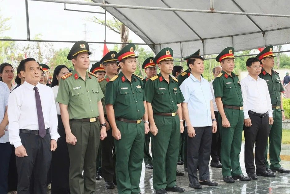 Hà Tĩnh khai quật, lấy mẫu ADN tại 63 phần mộ liệt sĩ chưa xác định danh tính Hà Tĩnh khai quật, lấy mẫu ADN tại 63 phần mộ liệt sĩ chưa xác định danh tính