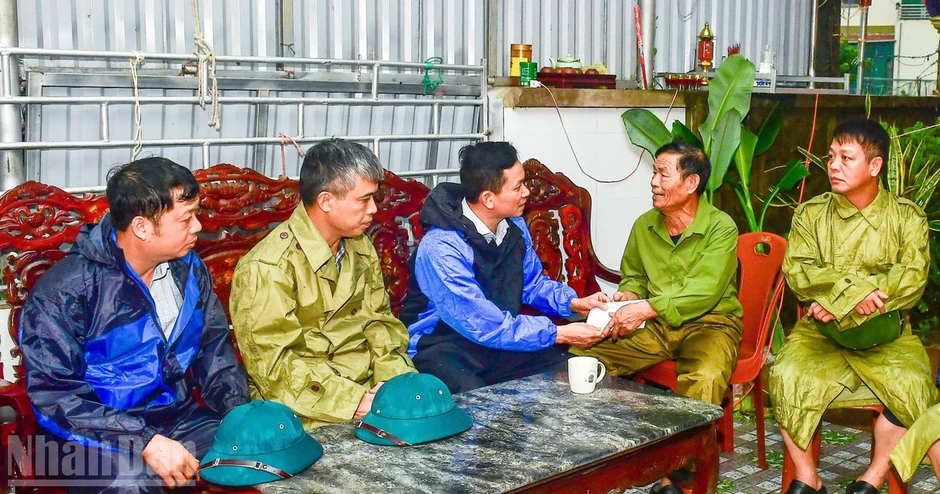 Hà Tĩnh: Một người tử vong, một người bị thương do sét đánh