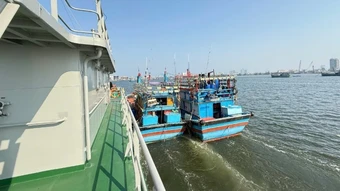 Hải đội Dân quân thường trực kịp thời cứu hộ tàu cá gặp nạn trên biển
