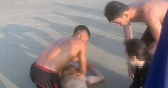 Hai du khách bị cuốn xa bờ khi tắm biển Vũng Tàu, được cứu kịp thời