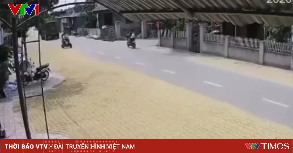 Hai mẹ con tử vong sau va chạm với xe tải trên đoạn đường phơi lúa Hai mẹ con tử vong sau va chạm với xe tải trên đoạn đường phơi lúa