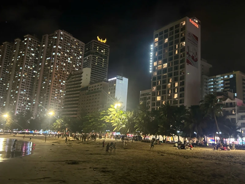 Hai người liên tiếp bị sóng cuốn mất tích khi đang tắm biển ở Khánh Hòa Hai người liên tiếp bị sóng cuốn mất tích khi đang tắm biển ở Khánh Hòa