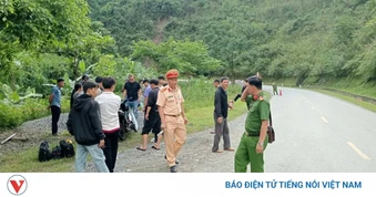 Hai người tử vong sau khi xe máy lao xuống taluy âm trên Quốc lộ 12 ở Điện Biên
