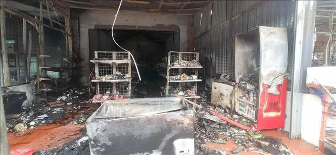 Hải Phòng: Cháy lớn tại phường An Phong, năm cửa hàng bị thiêu rụi Hải Phòng: Cháy lớn tại phường An Phong, năm cửa hàng bị thiêu rụi