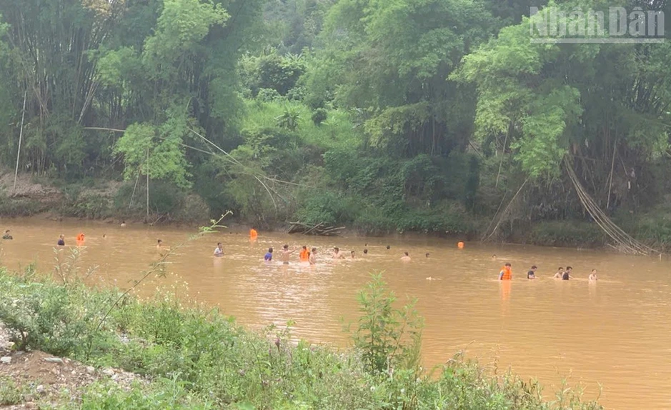 Hai phụ nữ gặp nạn khi kéo vó bắt cá trên sông Mã Hai phụ nữ gặp nạn khi kéo vó bắt cá trên sông Mã