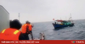 Hải quân cứu hộ kịp thời tàu cá cùng 4 ngư dân gặp nạn trên biển