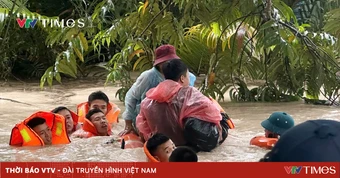 Hải quân khẩn trương hỗ trợ người dân vùng ngập lụt tại Phú Quốc