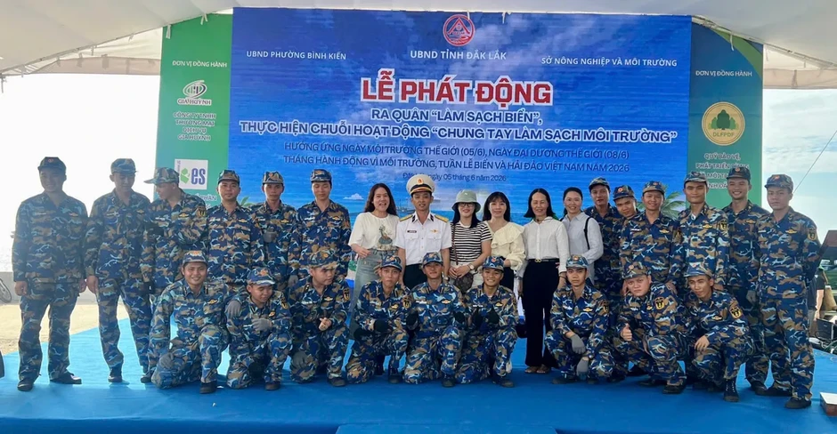 Hải quân làm sạch biển hưởng ứng Ngày Môi trường thế giới năm 2026