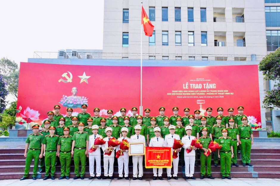 Hai tập thể Công an TP Hồ Chí Minh được phong tặng danh hiệu Anh hùng Hai tập thể Công an TP Hồ Chí Minh được phong tặng danh hiệu Anh hùng