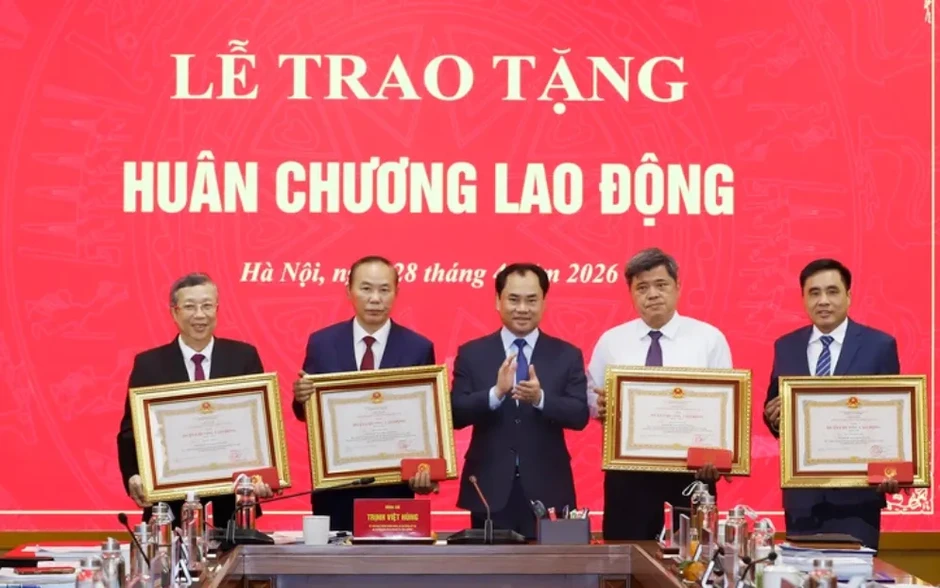 Hai Thứ trưởng Bộ Nông nghiệp và Môi trường nghỉ hưu từ 1/5