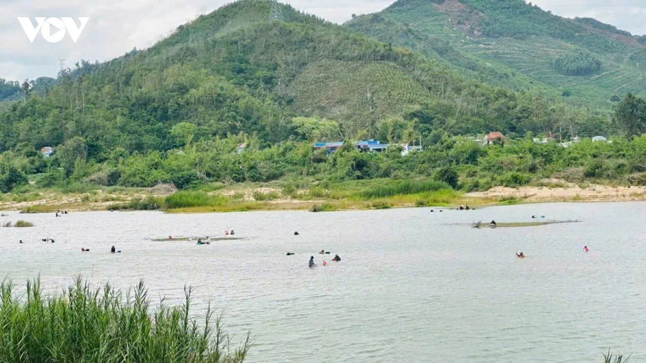 Hai vợ chồng tử vong khi cứu cháu bị đuối nước trên sông Kỳ Lộ