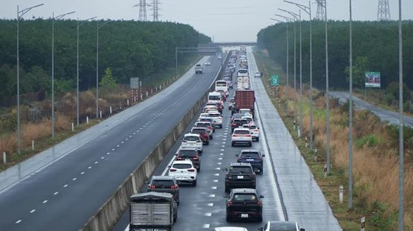 Hai vụ tai nạn liên tiếp trên cao tốc hướng về TP Hồ Chí Minh, người dân nên chọn lộ trình phù hợp