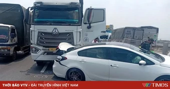 Hai vụ va chạm liên tiếp, cao tốc TP Hồ Chí Minh - Trung Lương ùn tắc kéo dài