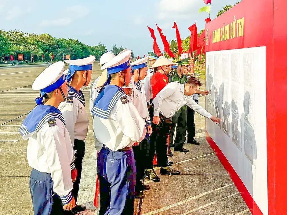 Hân hoan ngày hội toàn dân