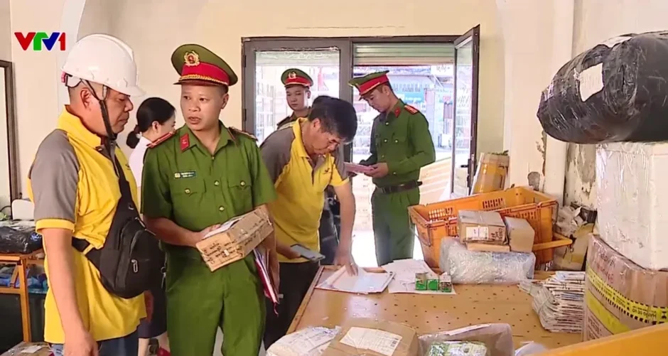 Hàng cấm ngụy trang trong các gói chuyển phát nhanh Hàng cấm ngụy trang trong các gói chuyển phát nhanh