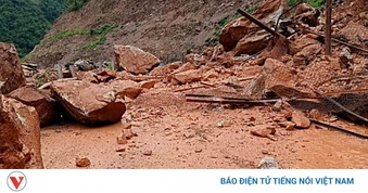 Hàng chục điểm sạt lở trên tỉnh lộ 543D ở Nghệ An do mưa lớn