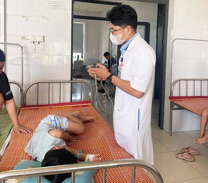 Hàng chục người ở Đà Nẵng nhập viện 'nghi' ngộ độc sau khi ăn bánh mì Hàng chục người ở Đà Nẵng nhập viện 'nghi' ngộ độc sau khi ăn bánh mì