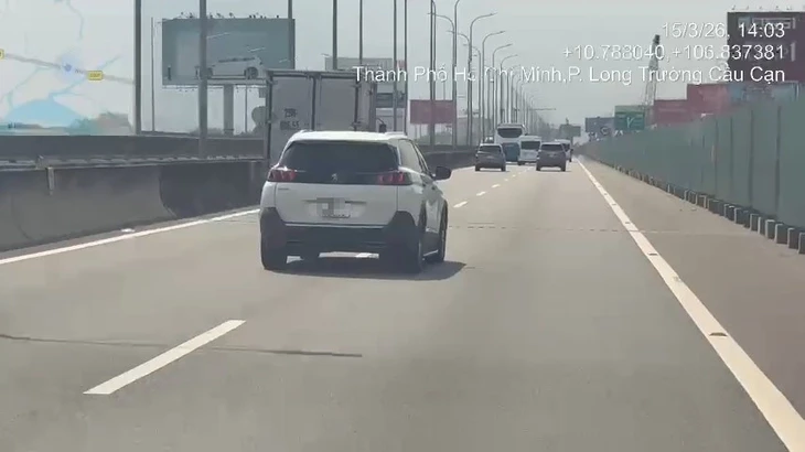 Hàng chục ô tô chạy trên cao tốc TP.HCM - Long Thành không bật xi nhan khi chuyển làn bị xử lý Hàng chục ô tô chạy trên cao tốc TP.HCM - Long Thành không bật xi nhan khi chuyển làn bị xử lý