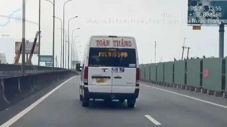 Hàng chục ô tô chạy trên cao tốc TP.HCM - Long Thành không bật xi nhan khi chuyển làn bị xử lý Hàng chục ô tô chạy trên cao tốc TP.HCM - Long Thành không bật xi nhan khi chuyển làn bị xử lý
