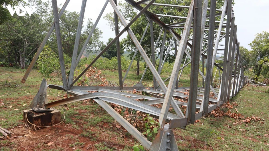Hàng chục trụ điện 110kV chưa dùng đã "lung lay", người dân Đồng Nai nơm nớp lo sợ Hàng chục trụ điện 110kV chưa dùng đã "lung lay", người dân Đồng Nai nơm nớp lo sợ
