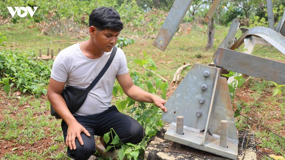 Hàng chục trụ điện 110kV chưa dùng đã "lung lay", người dân Đồng Nai nơm nớp lo sợ Hàng chục trụ điện 110kV chưa dùng đã "lung lay", người dân Đồng Nai nơm nớp lo sợ
