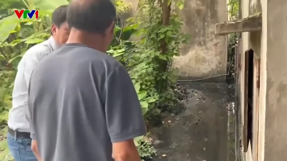 Hàng loạt cơ sở dệt nhuộm xả thải trái phép, đầu độc kênh La Khê (Hà Nội) Hàng loạt cơ sở dệt nhuộm xả thải trái phép, đầu độc kênh La Khê (Hà Nội)
