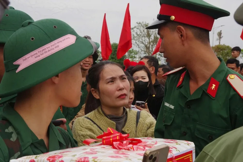 Hàng ngàn thanh niên ở Bắc Trung bộ lên đường nhập ngũ Hàng ngàn thanh niên ở Bắc Trung bộ lên đường nhập ngũ