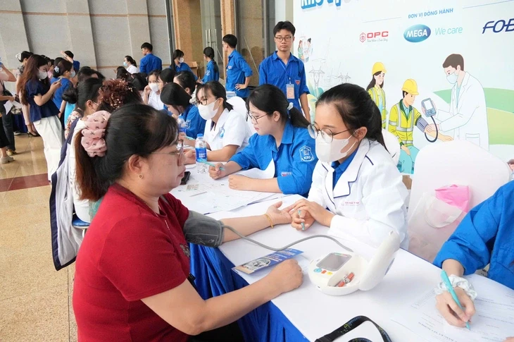 Hàng nghìn công nhân ở thủ phủ công nghiệp phía Bắc được khám sức khỏe miễn phí Hàng nghìn công nhân ở thủ phủ công nghiệp phía Bắc được khám sức khỏe miễn phí