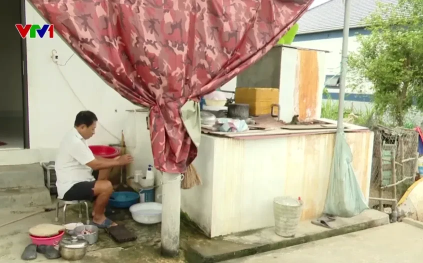 Hàng nghìn hộ dân Quảng Trị chật vật vì thiếu nước sạch mùa nắng nóng Hàng nghìn hộ dân Quảng Trị chật vật vì thiếu nước sạch mùa nắng nóng